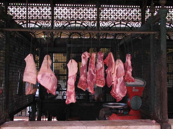 A7.HangingMeat